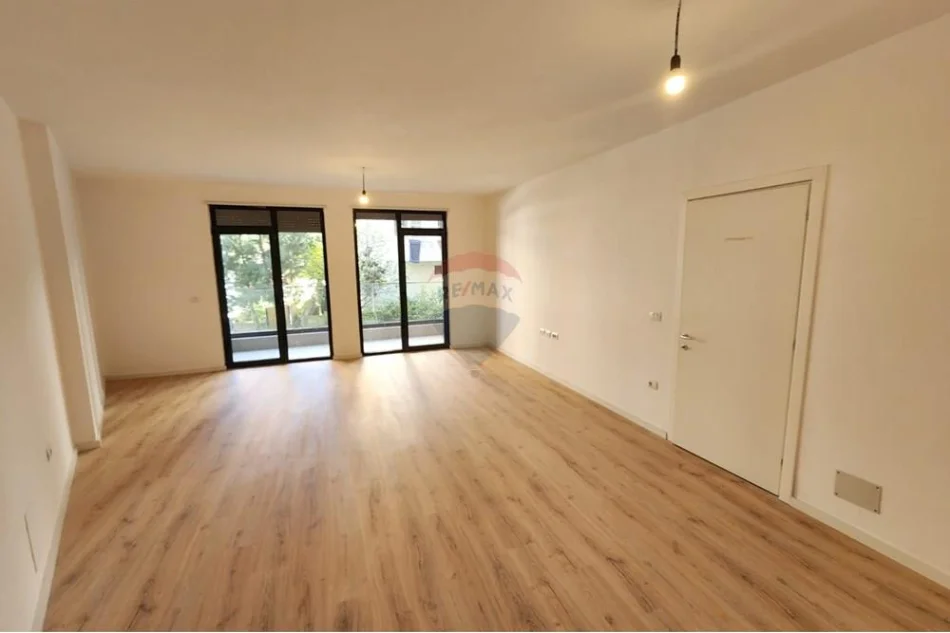 Tirane, shitet apartament 2+1 , 130 m² 275.000 € 