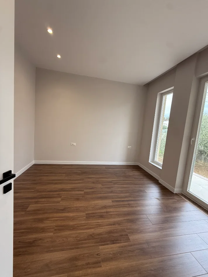 Tirane, jepet me qera apartament 2+1+Ballkon Kati 2, 100 m² 600 € (Sauk)