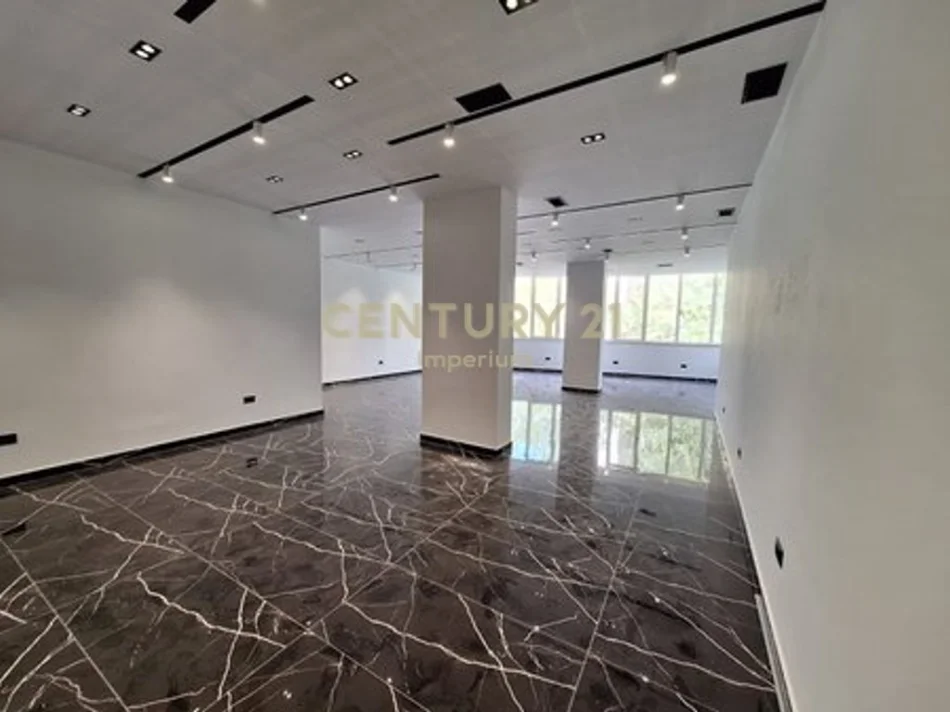 Tirane, jepet me qera ambjent biznesi Kati 1, 130 m² 1.200 € 