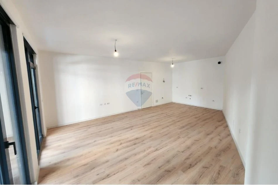 Tirane, shitet apartament 2+1 , 130 m² 275.000 € 