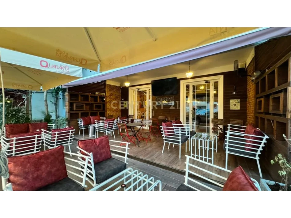 Tirane, jepet me qera bar-kafe , 125 m² 1.300 € 