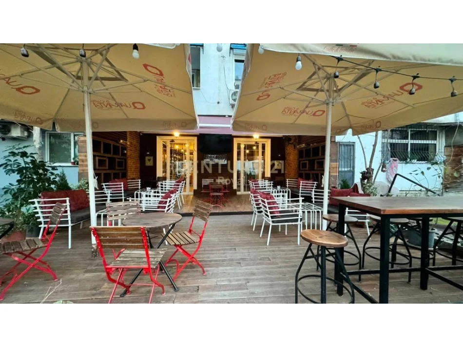 Tirane, jepet me qera bar-kafe , 125 m² 1.300 € 