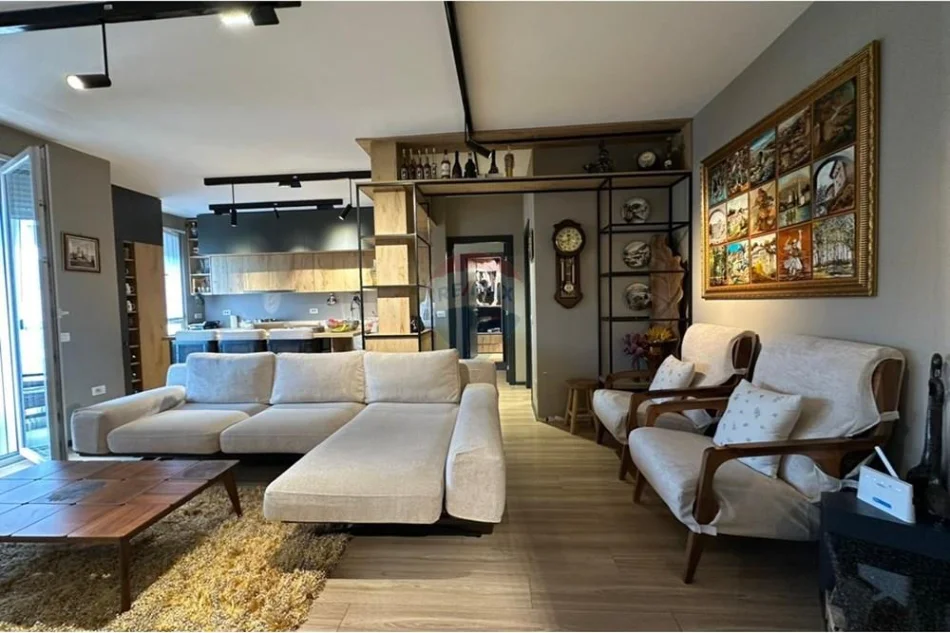 Tirane, shitet apartament 3+1 , 137 m² 325.000 € (Kompleksi Fiori Di Bosco)