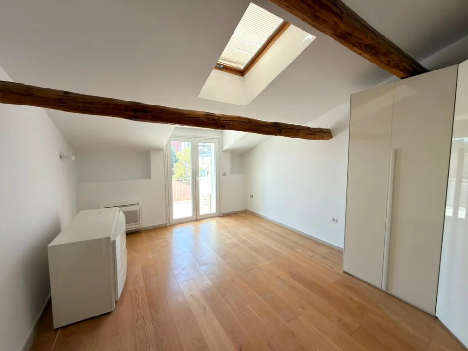Tirane, jepet me qera zyre Kati 2, 180 m² 1.200 € 