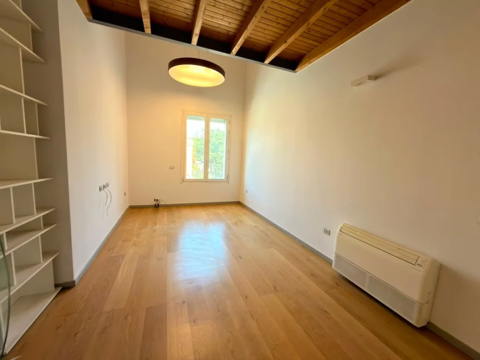 Tirane, jepet me qera zyre Kati 2, 180 m² 1.200 € 