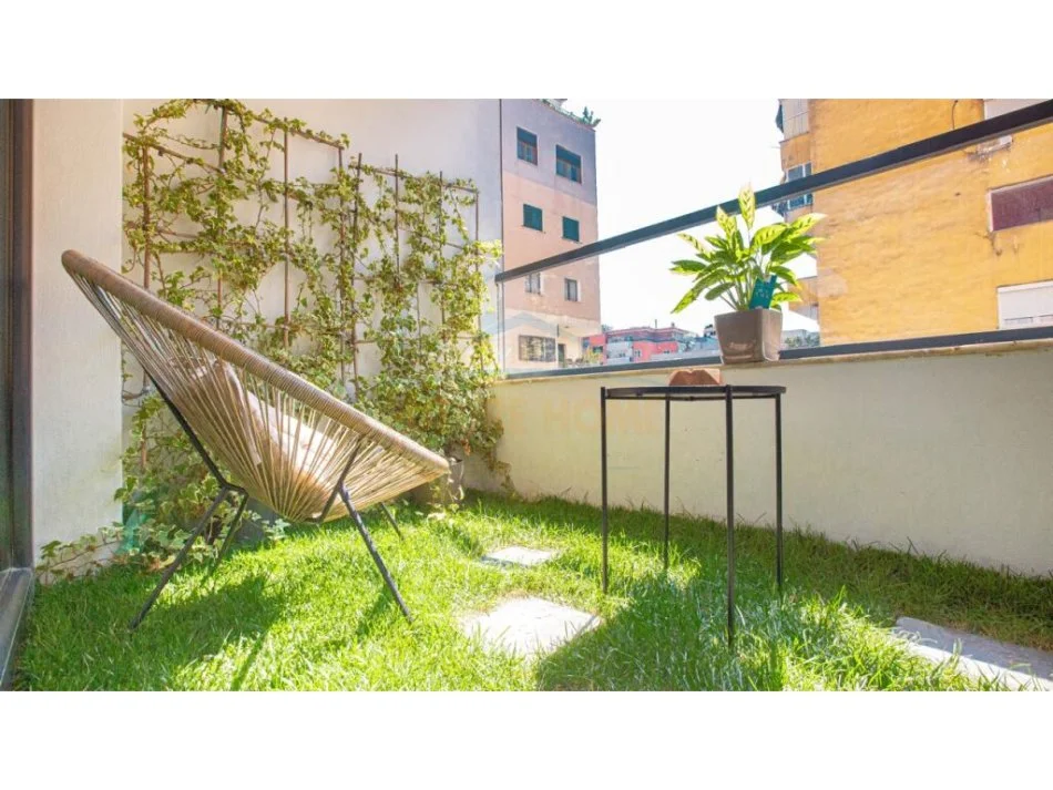 Tirane, shitet apartament 2+1+Ballkon Kati 6, 112 m² 300.000 € (Rruga e kosovareve)