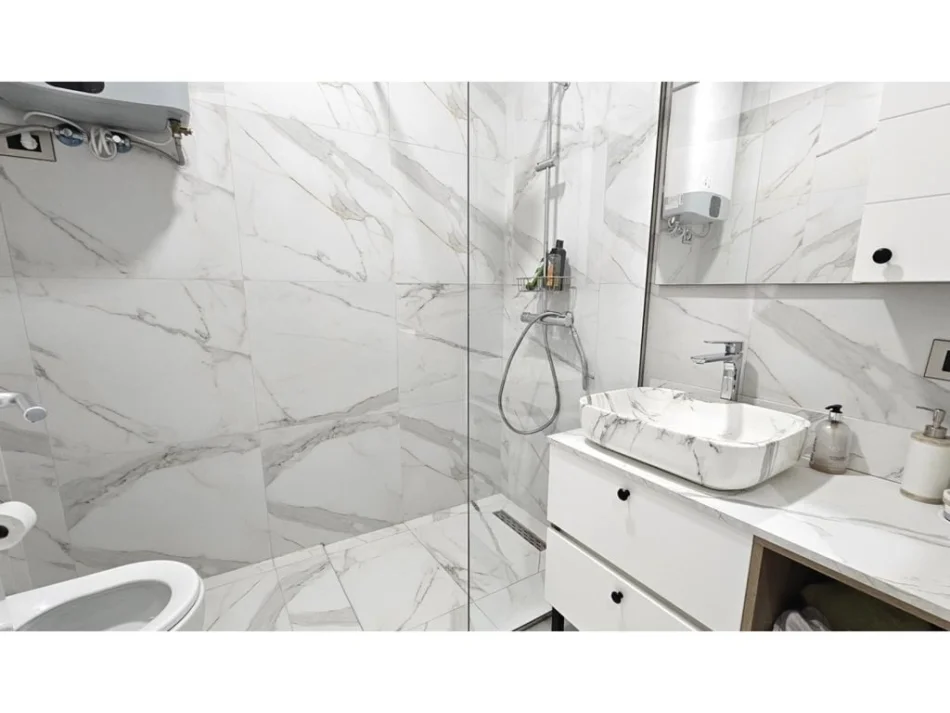 Tirane, shitet apartament 2+1+Ballkon , (5 Maji)