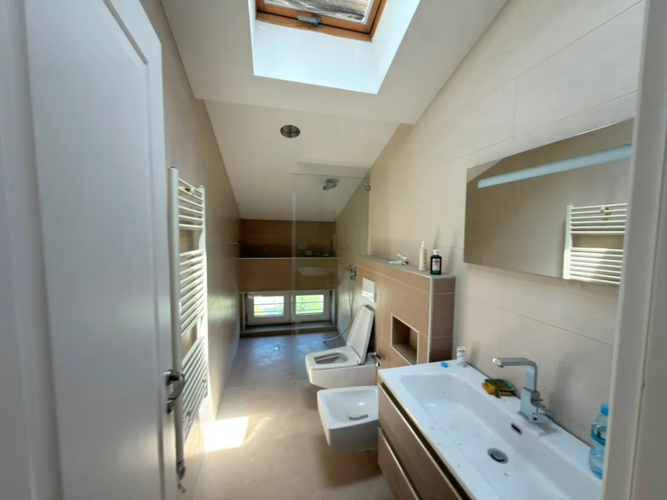 Tirane, jepet me qera zyre Kati 2, 180 m² 1.200 € 
