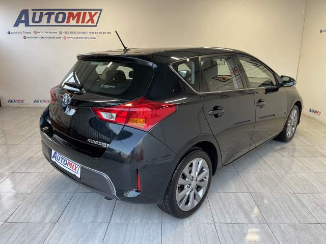 Tirane, shes makine Toyota auris Viti 2013, 12.900 Euro