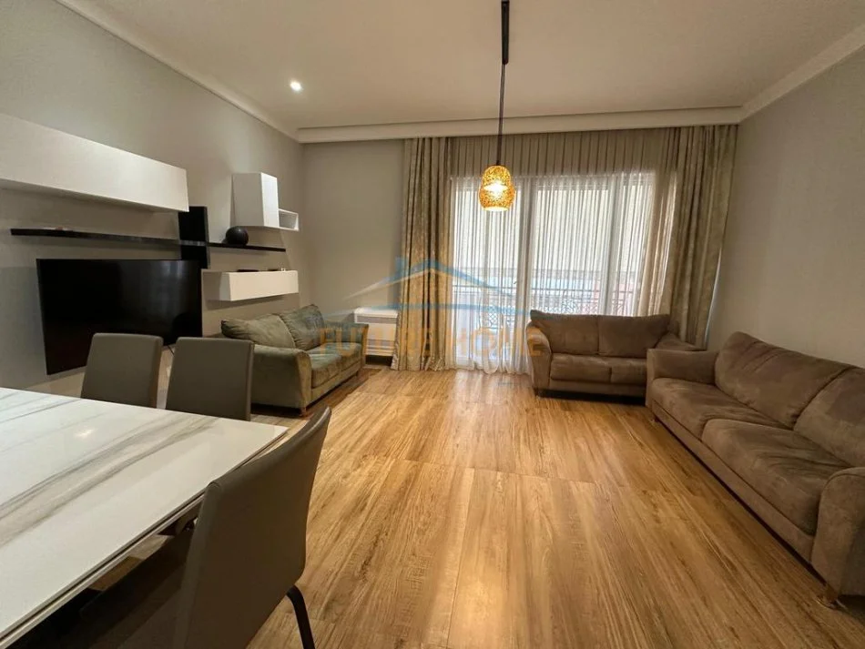 Tirane, jepet me qera apartament 2+1 Kati 4, 114 m² 1.000 € (Kompleksi Delijorgji)