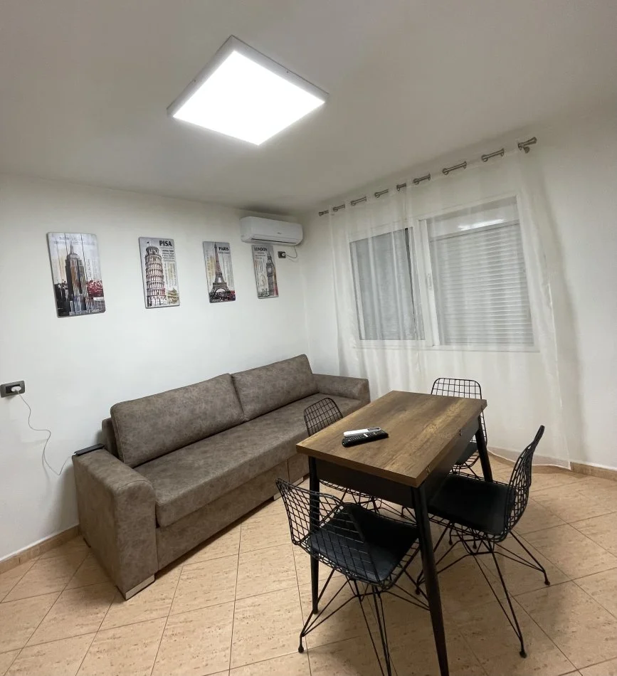 Tirane, jepet me qera apartament 1+1 Kati 5, 55 m² 500 € (Tregu cam)
