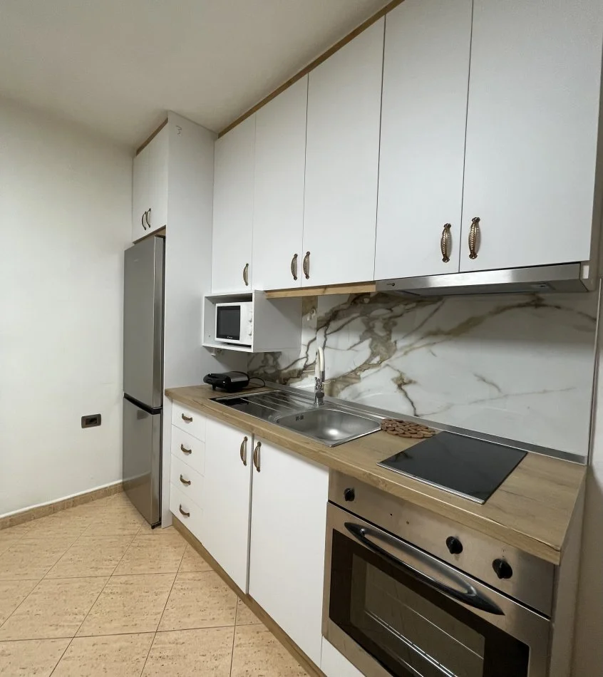 Tirane, jepet me qera apartament 1+1 Kati 5, 55 m² 500 € (Tregu cam)