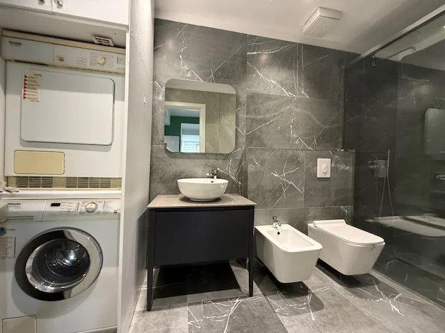 Tirane, jepet me qera apartament 1+1 Kati 2, 56 m² 450 € (Laprake)