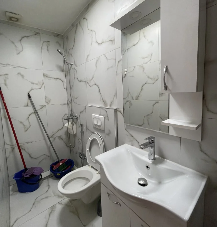 Tirane, jepet me qera apartament 1+1 Kati 5, 55 m² 500 € (Tregu cam)