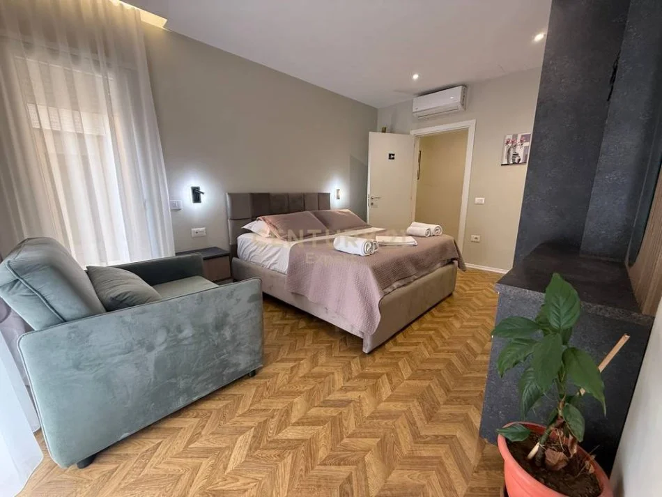 Tirane, jepet me qera apartament 2+1+Aneks+Ballkon Kati 8, 113 m² (Rruga Dritan Hoxha)