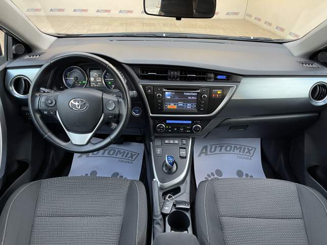 Tirane, shes makine Toyota auris Viti 2013, 12.900 Euro
