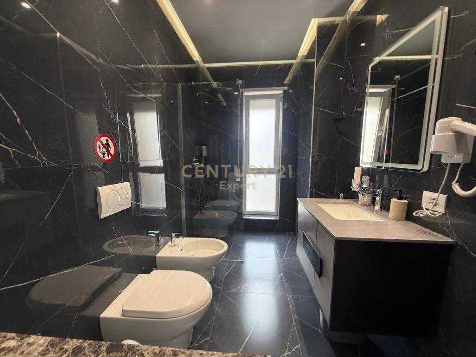 Tirane, jepet me qera apartament 2+1+Aneks+Ballkon Kati 8, 113 m² (Rruga Dritan Hoxha)