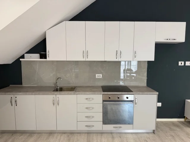 Tirane, jepet me qera apartament 2+1+Ballkon Kati 4, 78 m² 600 € (Laprake)