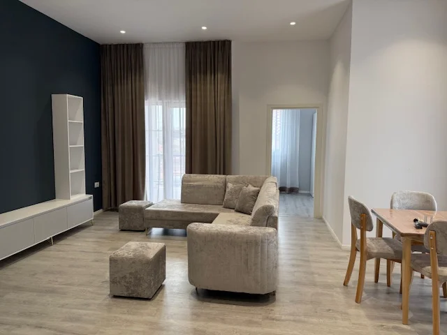 Tirane, jepet me qera apartament 2+1+Ballkon Kati 4, 78 m² 600 € (Laprake)