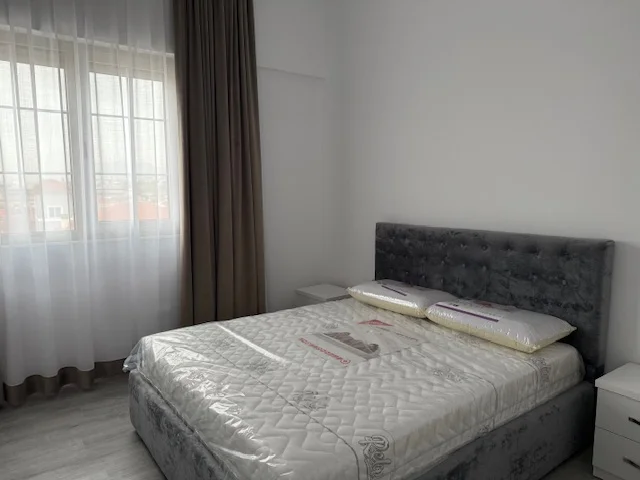 Tirane, jepet me qera apartament 2+1+Ballkon Kati 4, 78 m² 600 € (Laprake)