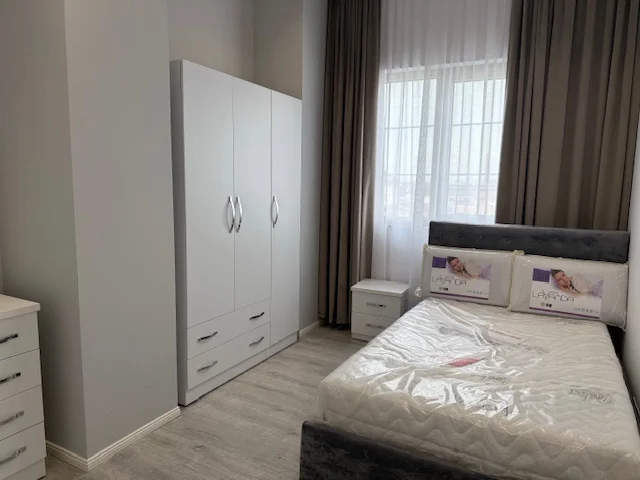 Tirane, jepet me qera apartament 2+1+Ballkon Kati 4, 78 m² 600 € (Laprake)