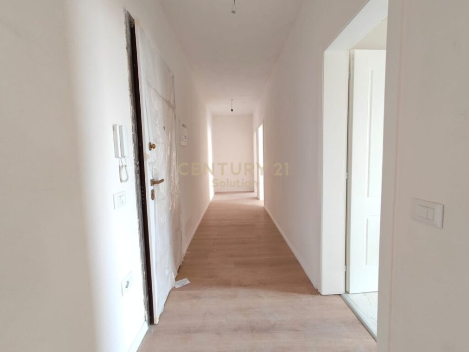 Tirane, jepet me qera zyre , Kati 3, 122 m² 450 € (Sima Com Astir)