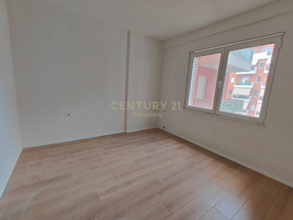 Tirane, jepet me qera zyre , Kati 3, 122 m² 450 € (Sima Com Astir)