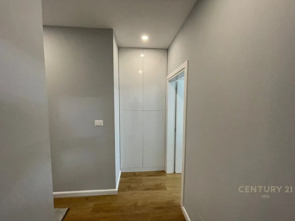 Tirane, jepet me qera apartament 2+1 Kati 4, 108 m² 800 € (Ringu)