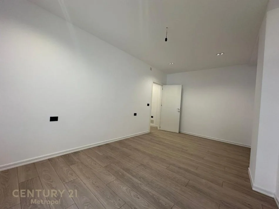 Tirane, shitet apartament 2+1 Kati 3, 109 m² 130.000 € (Fresk)