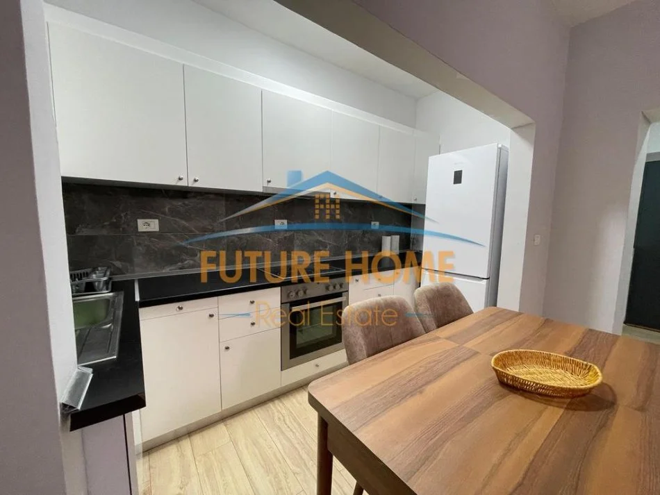 Tirane, jepet me qera apartament 1+1+Ballkon Kati 4, 51 m² 500 € 