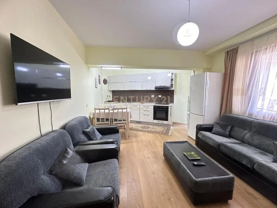 Tirane, jepet me qera apartament 2+1 Kati 6, 80 m² 700 € (Barrikadave)