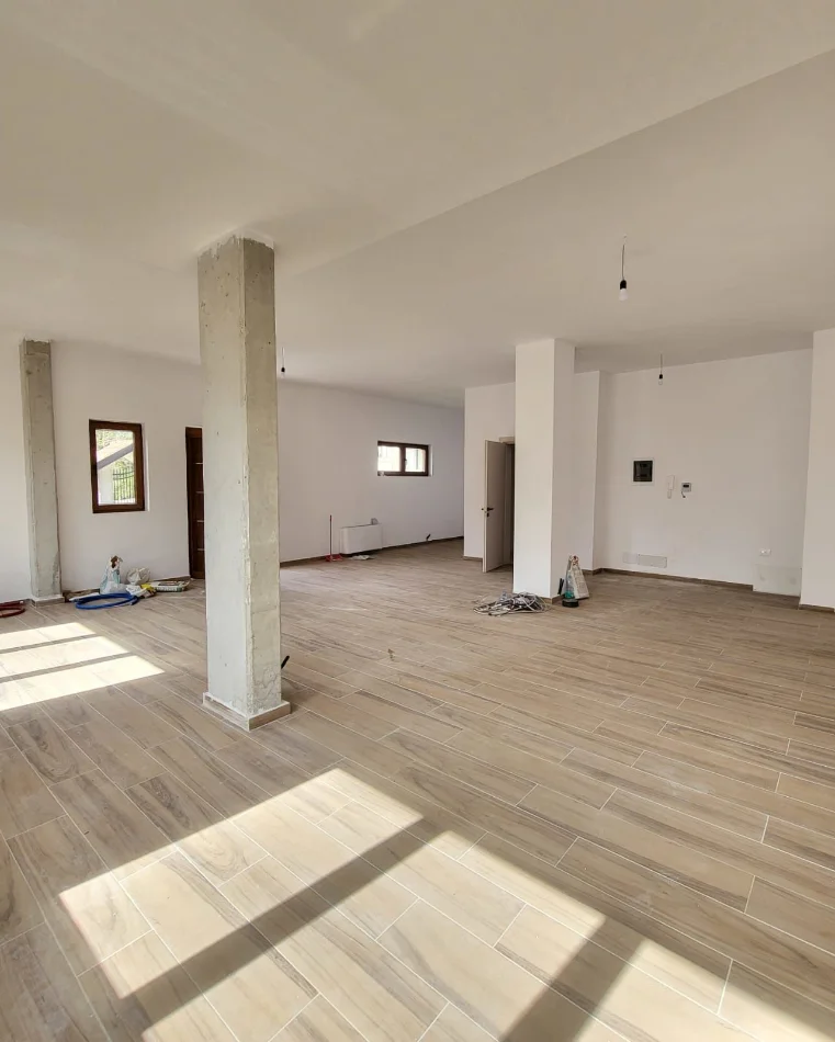 Tirane, jepet me qera Vile 5+1 Kati 3, 600 m² 3.800 € (Teg)