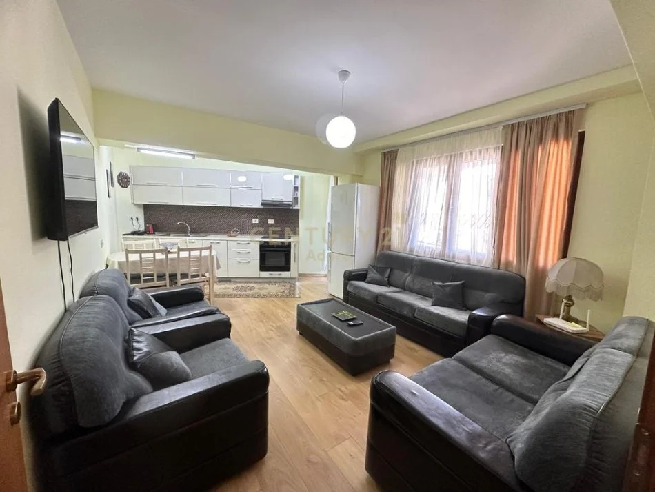 Tirane, jepet me qera apartament 2+1 Kati 6, 80 m² 700 € (Barrikadave)