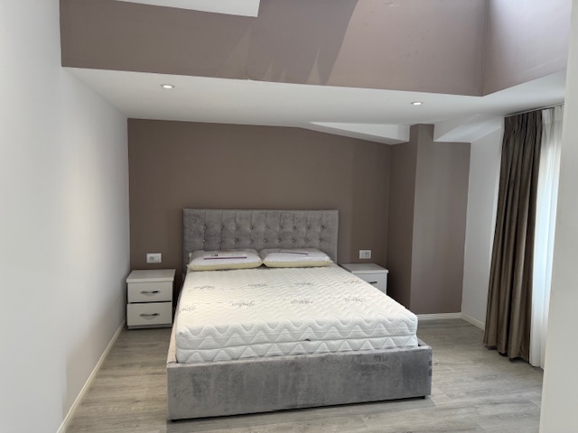 Tirane, jepet me qera apartament 1+1+Ballkon Kati 4, 56 m² 450 € (Laprake)