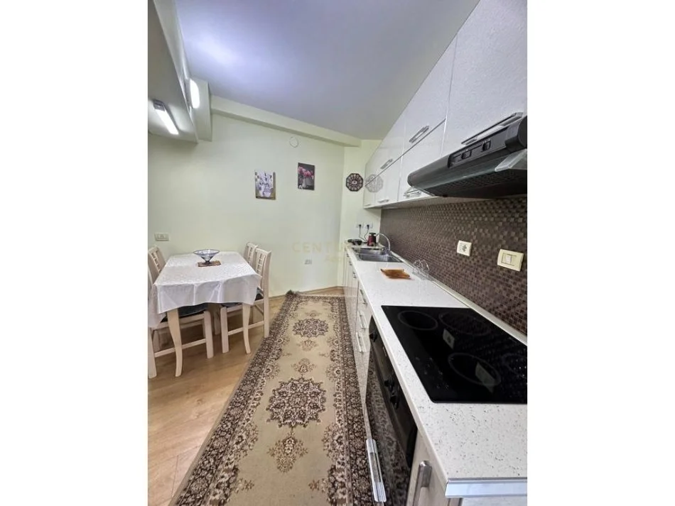Tirane, jepet me qera apartament 2+1 Kati 6, 80 m² 700 € (Barrikadave)