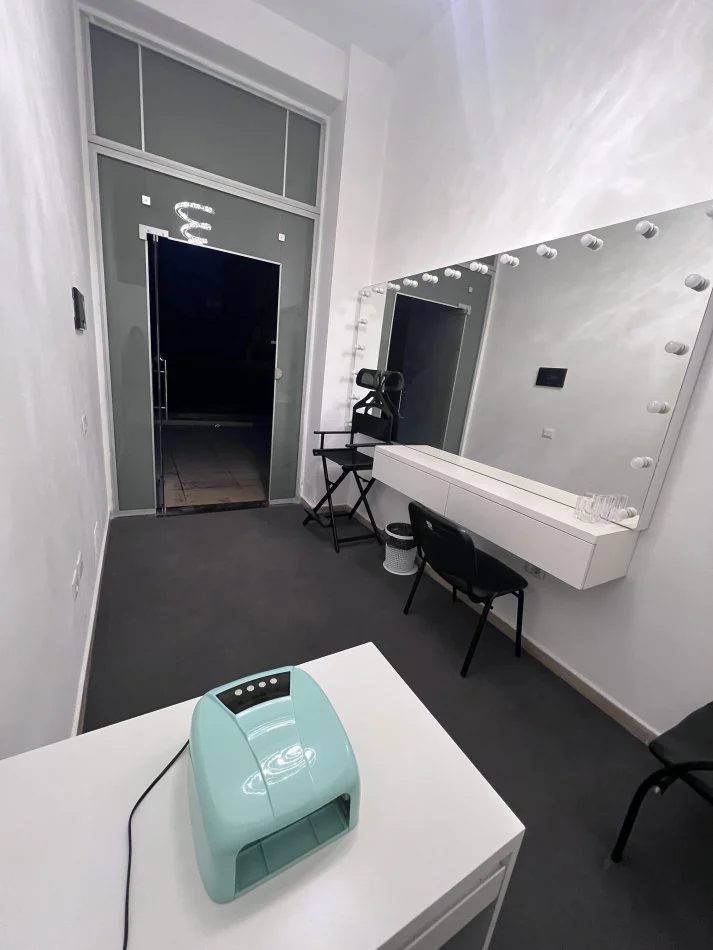 Tirane, shitet ambjent biznesi Kati 0, 13 m² 33.000 € (4 deshmoret)