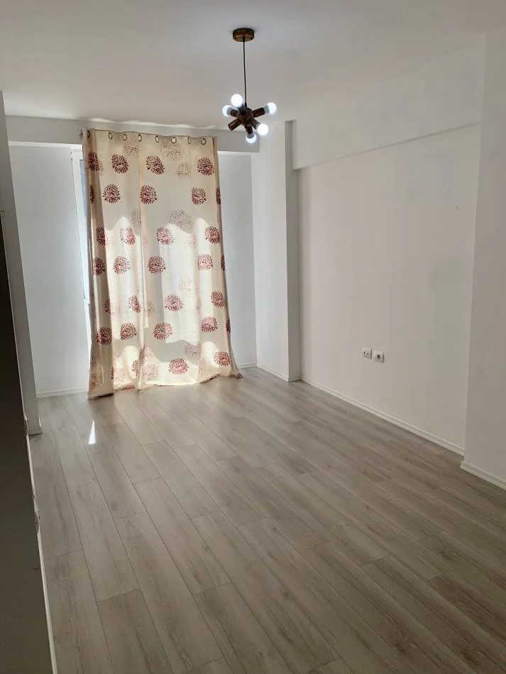 Jepet Me Qera Apartament 2+1 Ne Rrugen e Durresit [P02112]