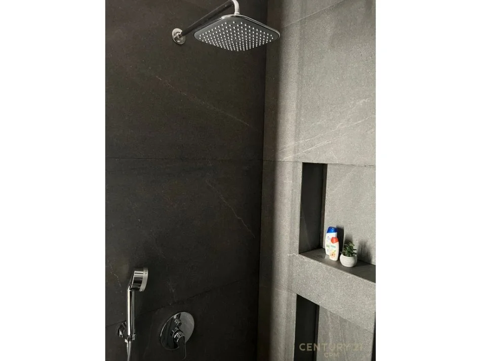 Tirane, jepet me qera apartament 1+1 Kati 2, 70 m² 850 € (Rruga e Kavajes)