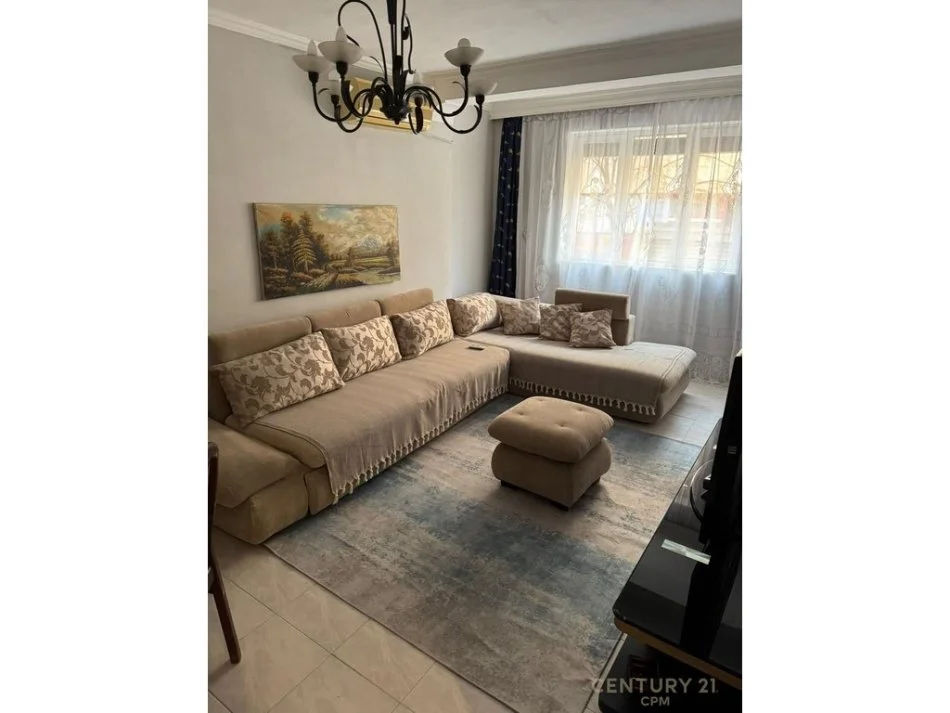 Tirane, jepet me qera apartament 2+1 Kati 1, 80 m² 600 € (Pazari i ri)