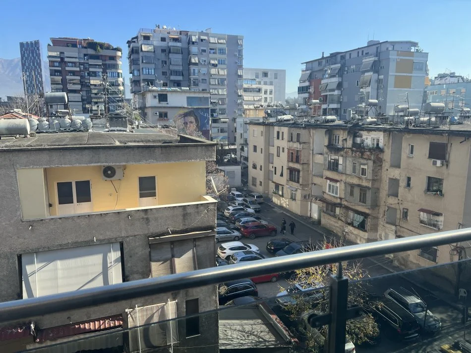 Tirane, jepet me qera zyre , Kati 4, 180 m² 1,000 € (Bllok)