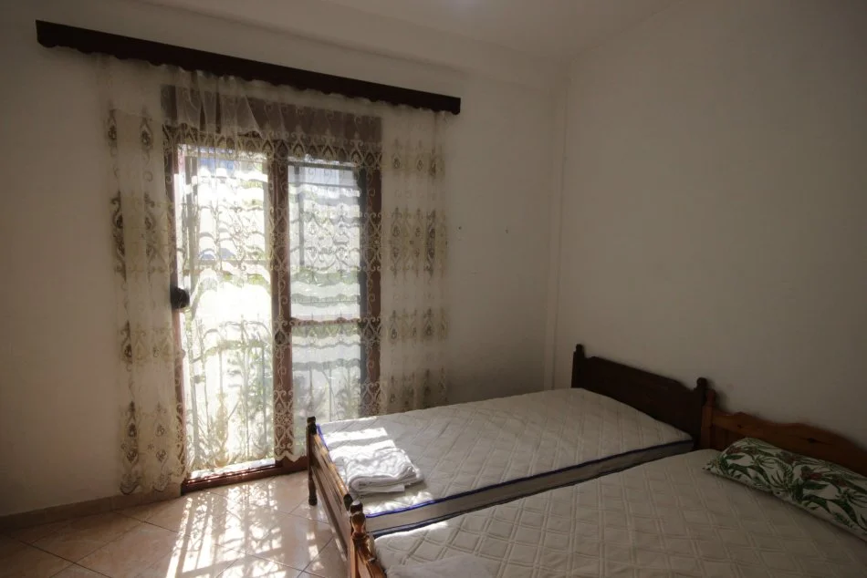Tirane, jepet me qera shtepi 1+1 Kati 0, 60 m² 300 € 