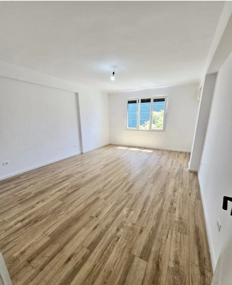 Tirane, shitet apartament , Kati 4, 71 m2 120,000 € 