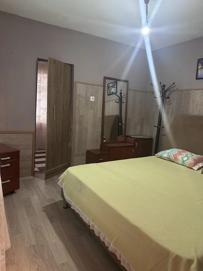 Tirane, jepet me qera shtepi 1+1 Kati 2, 55 m² 400 € (Rruga Nikolla Lena prane Olsi Tattoo)