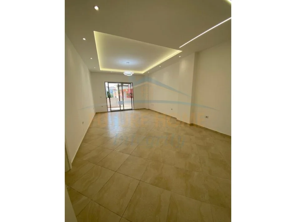 Tirane, shitet apartament 2+1+Ballkon Kati 2, 115 m² 125.000 € (Fresk)