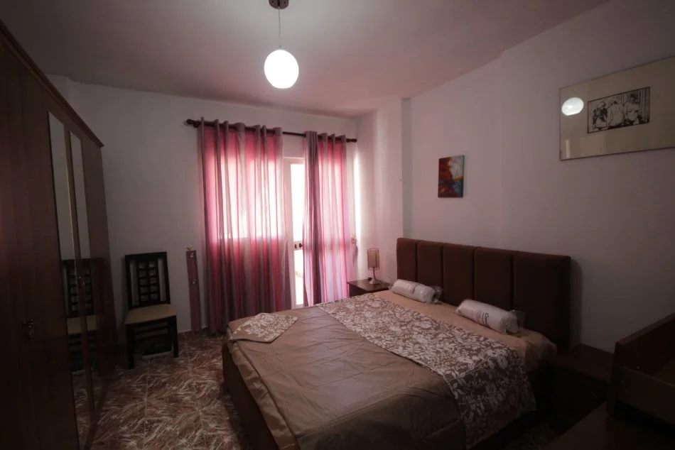 Tirane, jepet me qera apartament 2+1+Ballkon Kati 6, 85 m² 560 € (Rruga Muzaket)