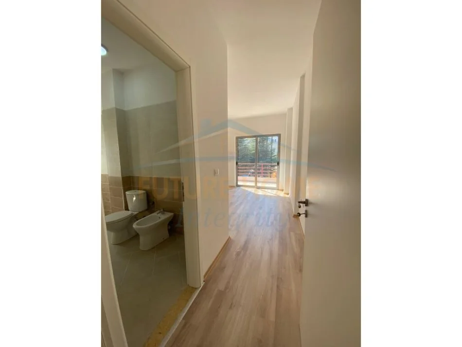 Tirane, shitet apartament 2+1+Ballkon Kati 2, 115 m² 125.000 € (Fresk)