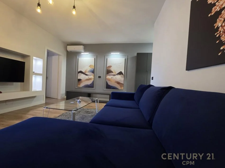 Tirane, jepet me qera apartament 1+1 Kati 11, 60 m² 700 € (Komuna e Parisit)