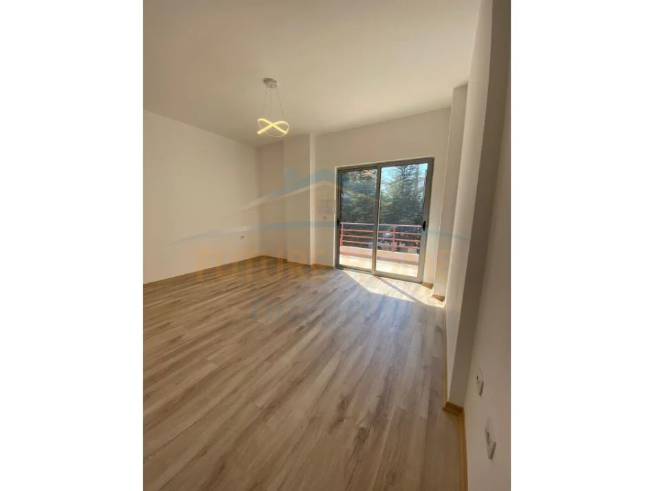 Tirane, shitet apartament 2+1+Ballkon Kati 2, 115 m² 125.000 € (Fresk)