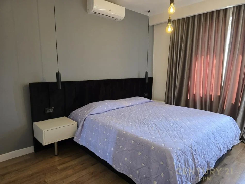 Tirane, jepet me qera apartament 1+1 Kati 11, 60 m² 700 € (Komuna e Parisit)