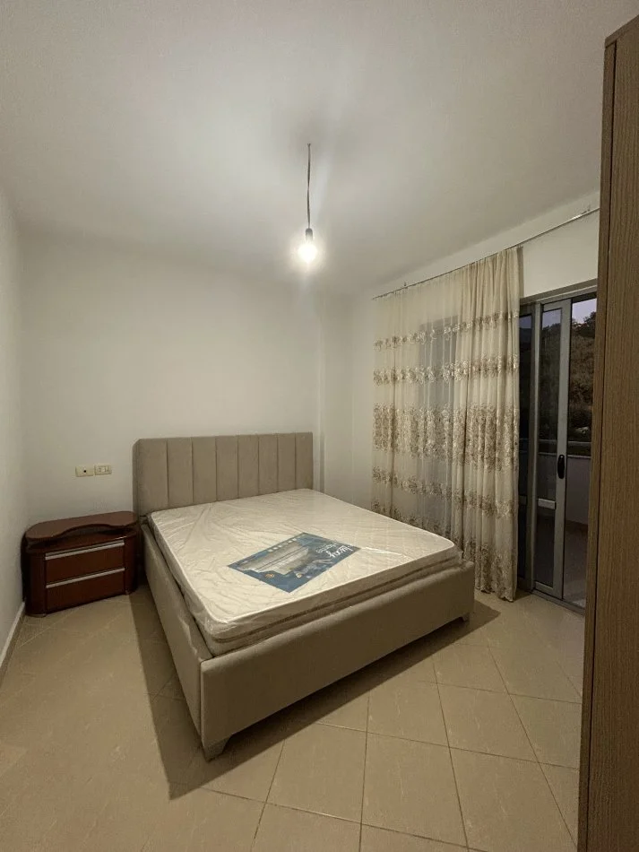 Tirane, jepet me qera apartament 1+1 Kati 5, 60 m² 380 € (Rruga Muhamet Deliu, prane Restorant Fresku)